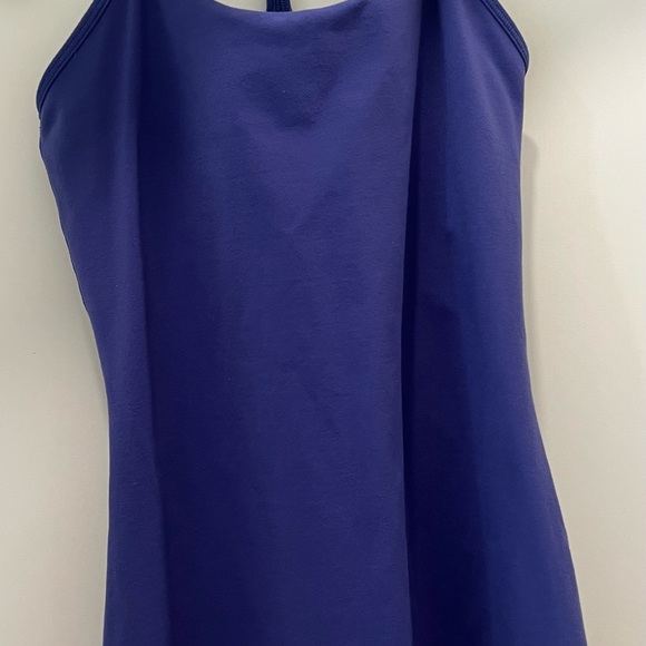 Lululemon tank top Brad built in size 6. - Picture 3 of 10